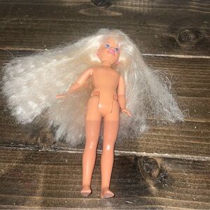 Barbie Skipper Doll Crimped Hair Twist N Turn Blonde Blue Eyes Earrings 1991